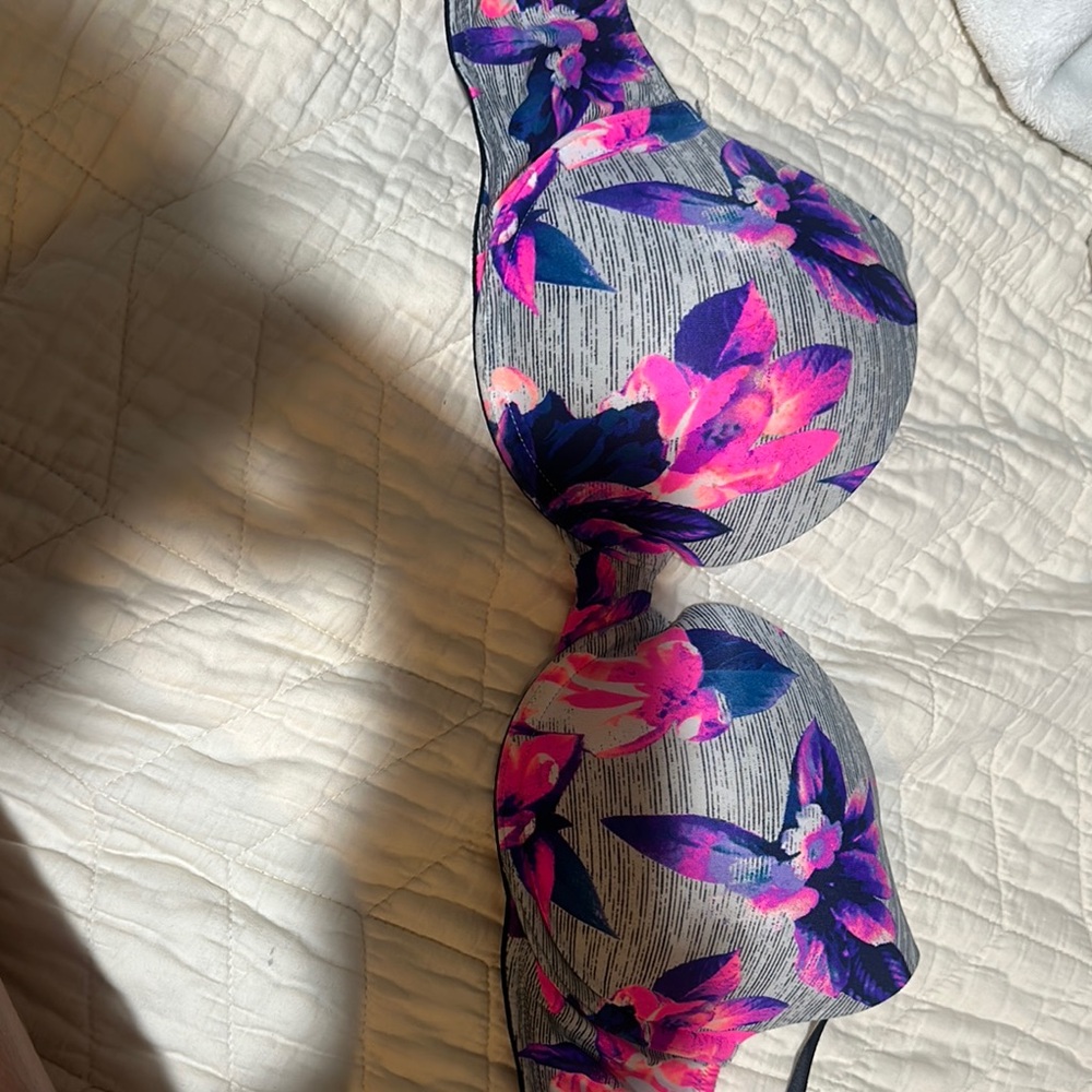 PINK Victoria's Secret Black and Pink Bra